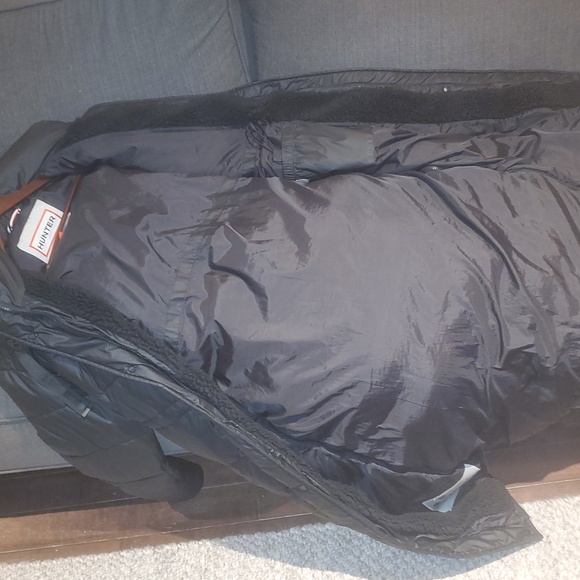 Hunter Women's Black Puffer Coat - Picture 10 of 12